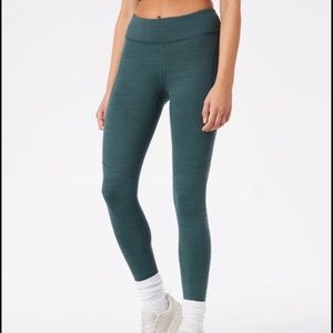 NWT Outdoor Voices Move Free Leggings in Evergreen